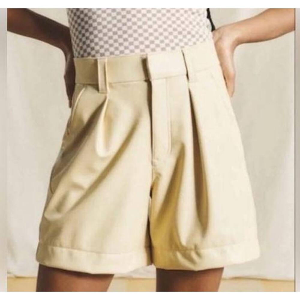 Abercrombie & Fitch High-Waist Pleated Cream Shorts